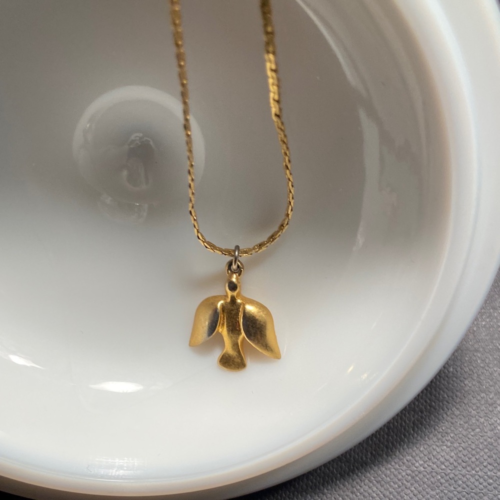 Vintage 70s 1970s Gold Bird CHARM Holy Spirit Dove of PEACE Pendant Necklace - Picture 6 of 6